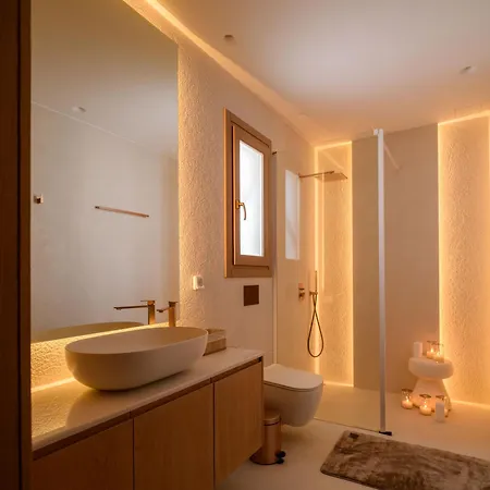 Nikolia's House, New Luxe & Prive Jacuzzi Santorini Island